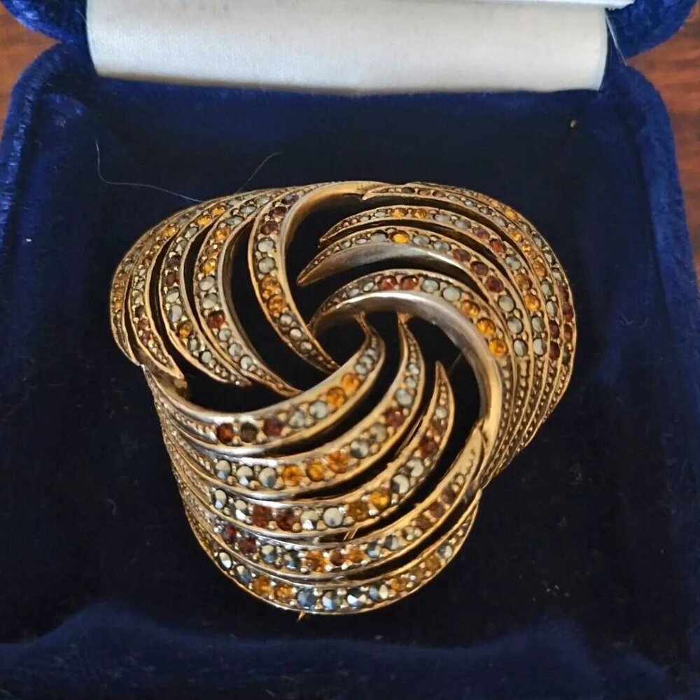 Vintage LES BERNARD Signed 1980s Large Gold-Tone Rhinestone Pin Brooch 2"
